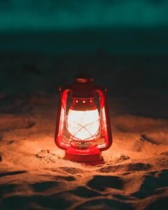 Photo-de-Rafael-Pires-httpswww.pexels.comfr-frphotolampe-lanterne-rouge-allumee-943150 light in VUCA's times